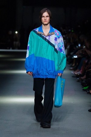 バーバリー 2018 フェブラリー コレクション、クリストファー・ベイリー手掛けるラストショーは虹色｜写真23