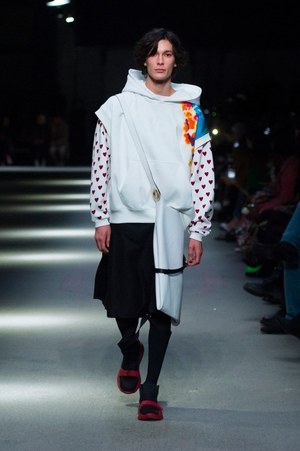 バーバリー 2018 フェブラリー コレクション、クリストファー・ベイリー手掛けるラストショーは虹色｜写真56