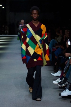 バーバリー 2018 フェブラリー コレクション、クリストファー・ベイリー手掛けるラストショーは虹色｜写真38