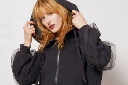 アウラから限定"チュール付きフーディー＆アシンメトリースカート"伊勢丹新宿店がリニューアル