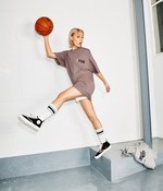 メゾン キツネ×NBA、30チームの総柄ロゴTなどユニセックスのコラボコレクション発売｜写真8