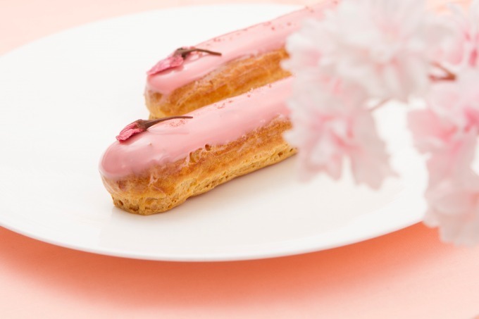 サダハル・アオキの春スイーツ - フレッシュ苺＆クリームのケーキや桜クリームのエクレア｜写真5