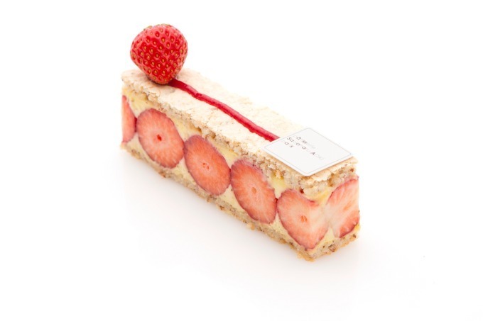 サダハル・アオキの春スイーツ - フレッシュ苺＆クリームのケーキや桜クリームのエクレア | 写真