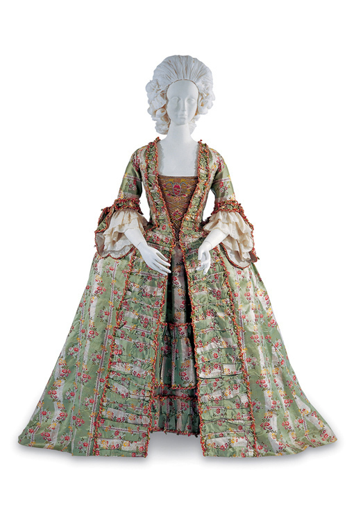 200年間のモードを紹介する「ヨーロピアン・モード」展、文化学園服飾博物館で開催 - ローブ・ア・ラ・フランセーズ フランス 1770年頃
