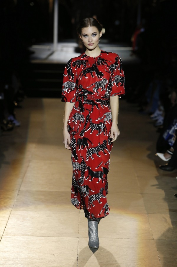 キャロリーナ ヘレラ(Carolina Herrera) 2018-19年秋冬ウィメンズコレクション  - 写真15