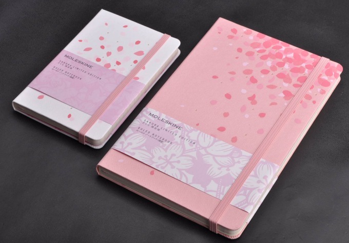 モレスキンの“桜”が舞うノート、桜の花＆花びらのシールもセットに | 写真
