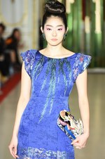 ユミカツラ18春夏オートクチュールを国宝・迎賓館赤坂離宮で披露、北斎の富士を描いたドレスなど約60点｜写真12