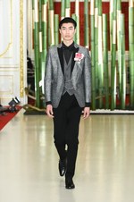 ユミカツラ18春夏オートクチュールを国宝・迎賓館赤坂離宮で披露、北斎の富士を描いたドレスなど約60点｜写真55