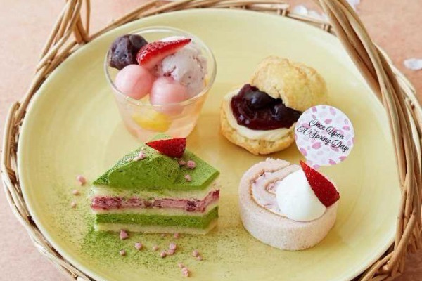 お花見｜アフタヌーンティー・ティールーム春限定スイーツセット、桜パフェや苺ロールケーキ - パンやギフトも