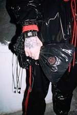 8 モンクレール パーム・エンジェルス 18年秋冬コレクション、赤＆黒の“カメレオンスタイル”｜写真10