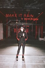 8 モンクレール パーム・エンジェルス 18年秋冬コレクション、赤＆黒の“カメレオンスタイル”｜写真11