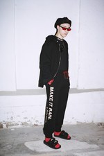 8 モンクレール パーム・エンジェルス 18年秋冬コレクション、赤＆黒の“カメレオンスタイル”｜写真23