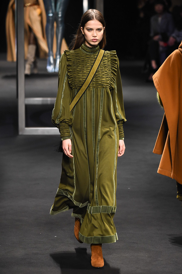 アルベルタ フェレッティ(ALBERTA FERRETTI) 2018-19年秋冬ウィメンズコレクション シルエット - 写真20