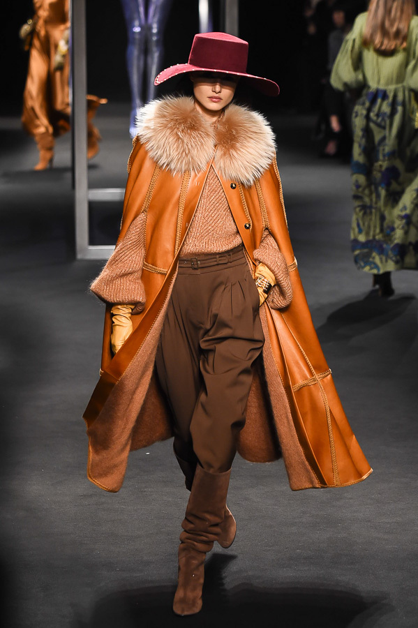 アルベルタ フェレッティ(ALBERTA FERRETTI) 2018-19年秋冬ウィメンズコレクション シルエット - 写真23