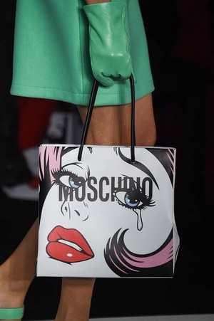 モスキーノ 2018年秋冬コレクション - クラシックスタイルを力強い色彩で染め我が物にする｜写真4