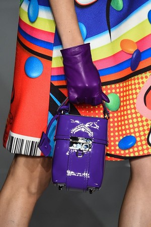 モスキーノ 2018年秋冬コレクション - クラシックスタイルを力強い色彩で染め我が物にする｜写真11