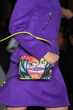 モスキーノ 2018年秋冬コレクション - クラシックスタイルを力強い色彩で染め我が物にする｜写真13