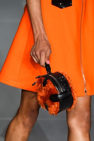 モスキーノ 2018年秋冬コレクション - クラシックスタイルを力強い色彩で染め我が物にする｜写真15
