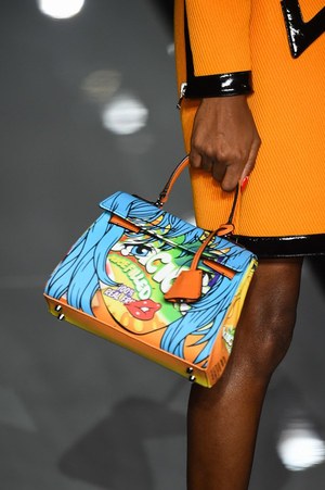 モスキーノ 2018年秋冬コレクション - クラシックスタイルを力強い色彩で染め我が物にする｜写真25