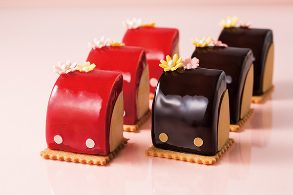 帝国ホテル 東京「ランドセル型ケーキ」