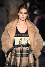 マックスマーラ 2018-19年秋冬コレクション - 強い光の奥底に眠る、伝統的な美と洗練さ｜写真3