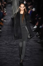 マックスマーラ 2018-19年秋冬コレクション - 強い光の奥底に眠る、伝統的な美と洗練さ｜写真30