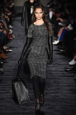 マックスマーラ 2018-19年秋冬コレクション - 強い光の奥底に眠る、伝統的な美と洗練さ｜写真32