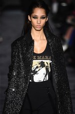 マックスマーラ 2018-19年秋冬コレクション - 強い光の奥底に眠る、伝統的な美と洗練さ｜写真46