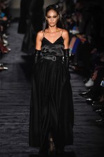 マックスマーラ 2018-19年秋冬コレクション - 強い光の奥底に眠る、伝統的な美と洗練さ｜写真54