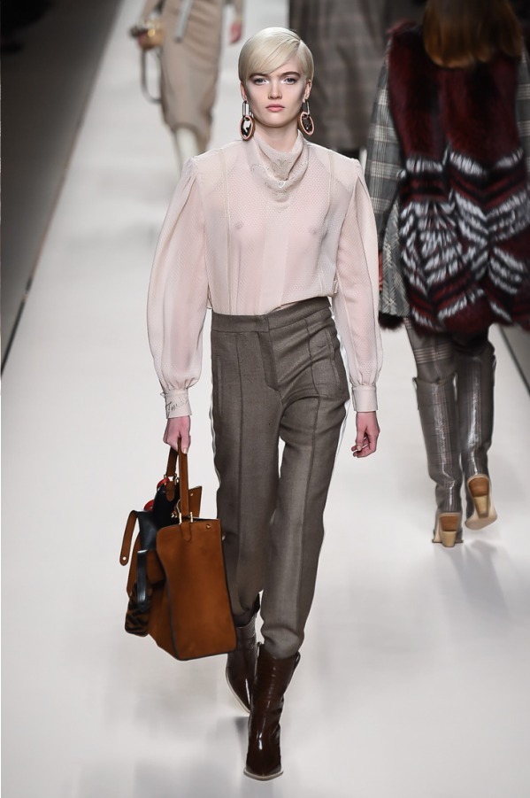 フェンディ(FENDI) 2018-19年秋冬ウィメンズコレクション  - 写真18