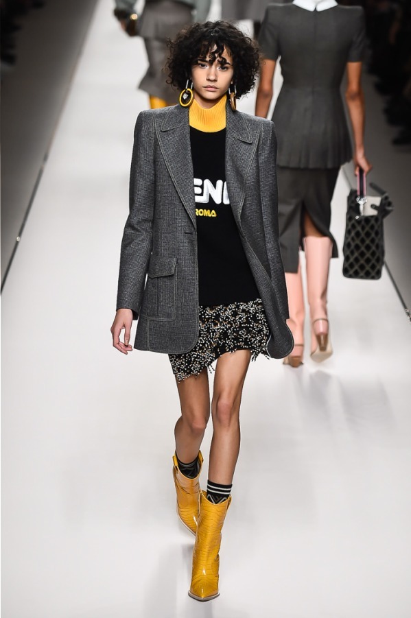 フェンディ(FENDI) 2018-19年秋冬ウィメンズコレクション シルエット - 写真25