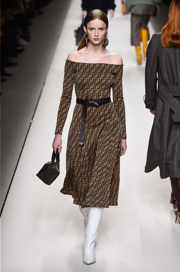 フェンディ(FENDI) 2018-19年秋冬ウィメンズコレクション シルエット - 写真28