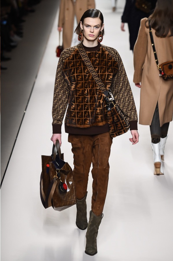 フェンディ(FENDI) 2018-19年秋冬ウィメンズコレクション シルエット - 写真30