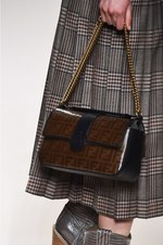 フェンディ 2018年秋冬コレクション - 現代女性は強く優しく生きることはできるのだろうか｜写真2