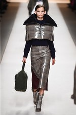 フェンディ 2018年秋冬コレクション - 現代女性は強く優しく生きることはできるのだろうか｜写真3