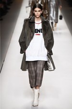 フェンディ 2018年秋冬コレクション - 現代女性は強く優しく生きることはできるのだろうか｜写真5