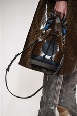 フェンディ 2018年秋冬コレクション - 現代女性は強く優しく生きることはできるのだろうか｜写真7