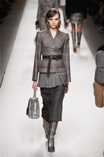 フェンディ 2018年秋冬コレクション - 現代女性は強く優しく生きることはできるのだろうか｜写真12