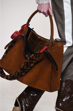 フェンディ 2018年秋冬コレクション - 現代女性は強く優しく生きることはできるのだろうか｜写真19