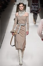 フェンディ 2018年秋冬コレクション - 現代女性は強く優しく生きることはできるのだろうか｜写真20