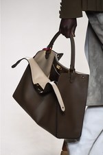 フェンディ 2018年秋冬コレクション - 現代女性は強く優しく生きることはできるのだろうか｜写真23