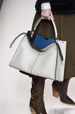 フェンディ 2018年秋冬コレクション - 現代女性は強く優しく生きることはできるのだろうか｜写真29