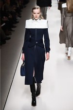 フェンディ 2018年秋冬コレクション - 現代女性は強く優しく生きることはできるのだろうか｜写真32