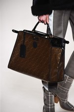 フェンディ 2018年秋冬コレクション - 現代女性は強く優しく生きることはできるのだろうか｜写真35