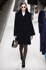 フェンディ 2018年秋冬コレクション - 現代女性は強く優しく生きることはできるのだろうか｜写真37