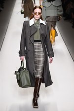 フェンディ 2018年秋冬コレクション - 現代女性は強く優しく生きることはできるのだろうか｜写真47