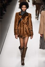 フェンディ 2018年秋冬コレクション - 現代女性は強く優しく生きることはできるのだろうか｜写真56