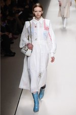 フェンディ 2018年秋冬コレクション - 現代女性は強く優しく生きることはできるのだろうか｜写真62