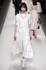 フェンディ 2018年秋冬コレクション - 現代女性は強く優しく生きることはできるのだろうか｜写真67