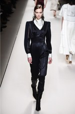 フェンディ 2018年秋冬コレクション - 現代女性は強く優しく生きることはできるのだろうか｜写真68